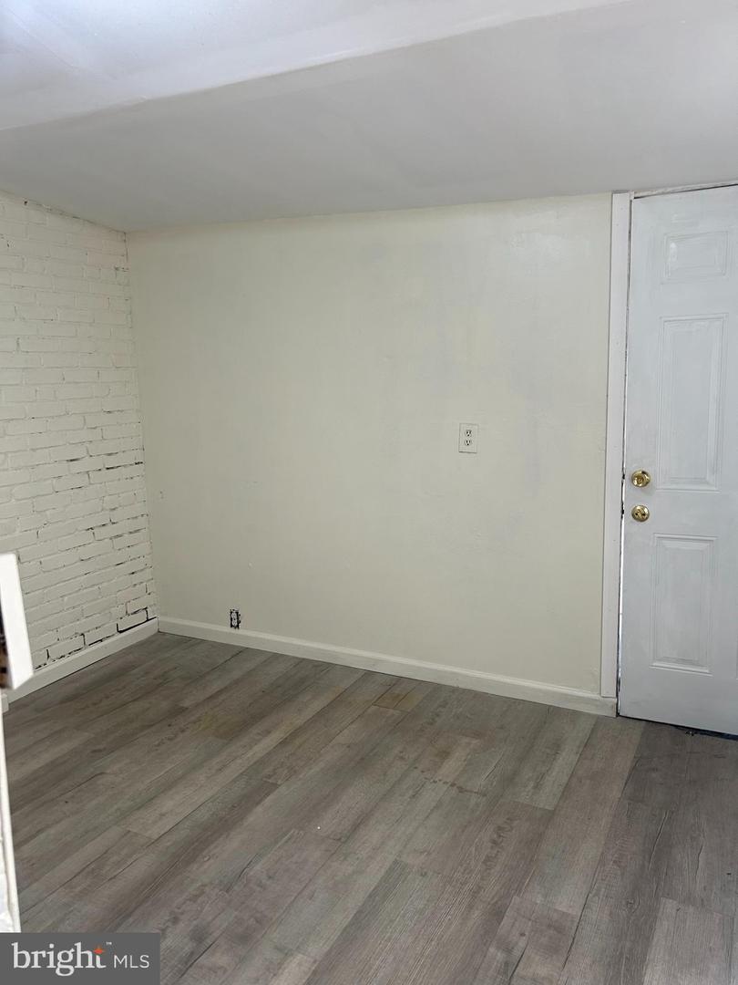 211 E Ontario St Property Photo 11
