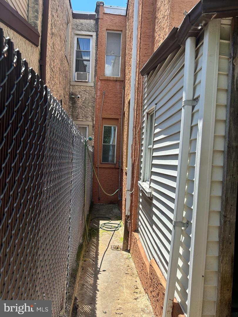 211 E Ontario St Property Photo 17