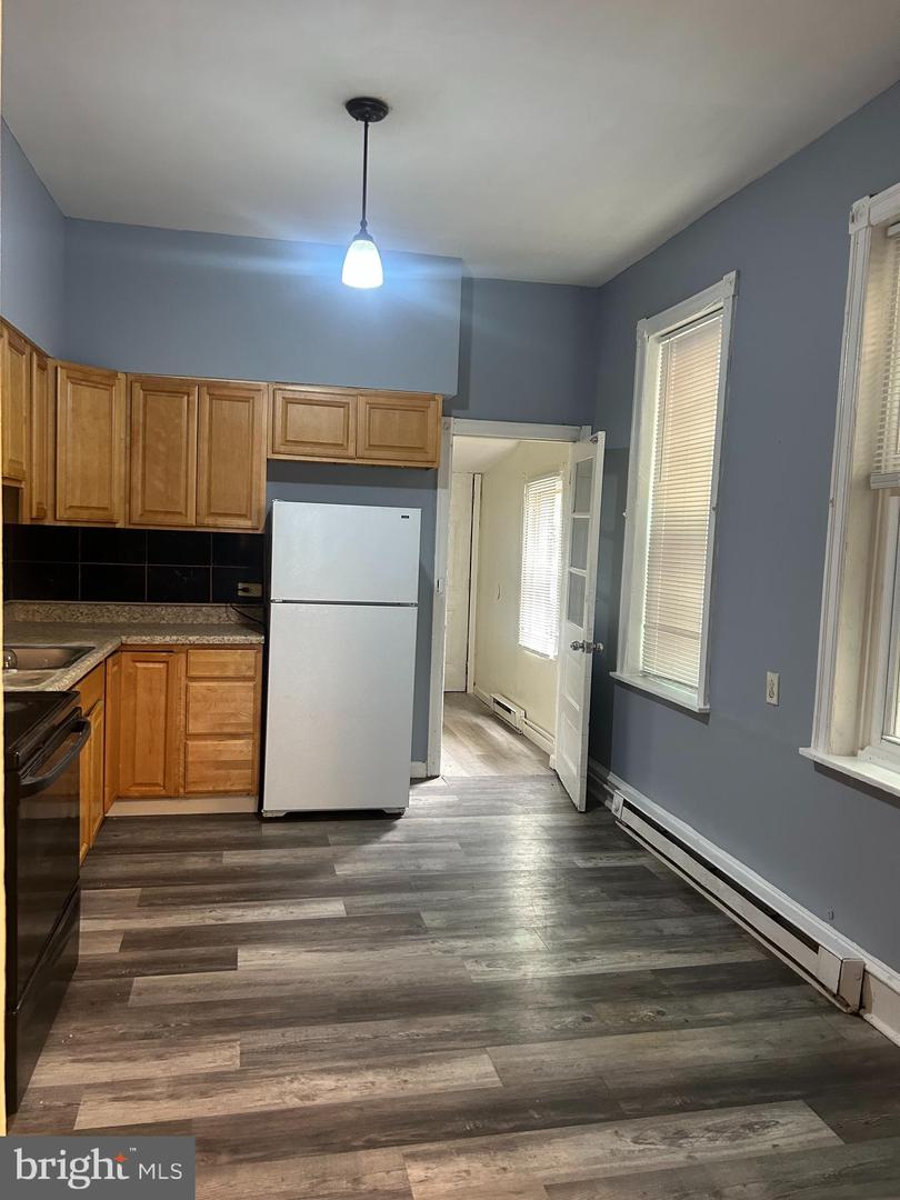 211 E Ontario St Property Photo 20