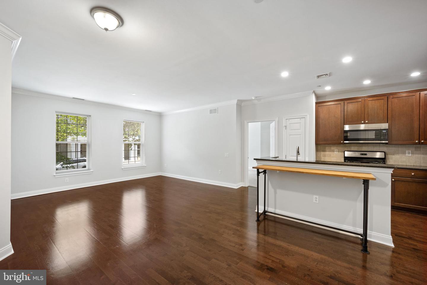 500 Admirals Way #106 Property Photo 3