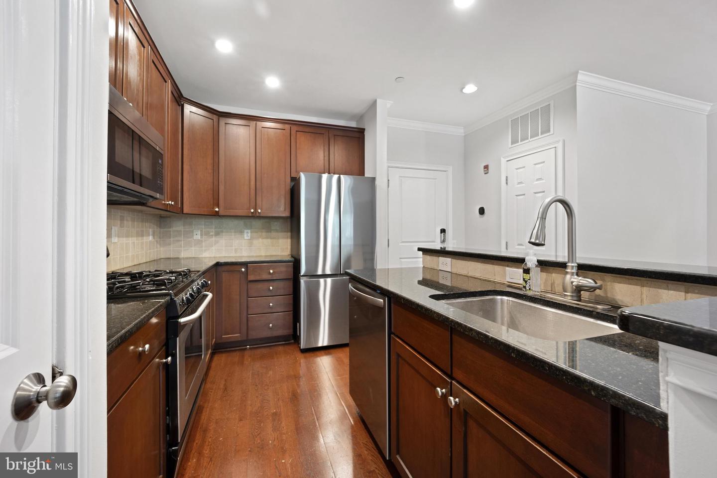 500 Admirals Way #106 Property Photo 4