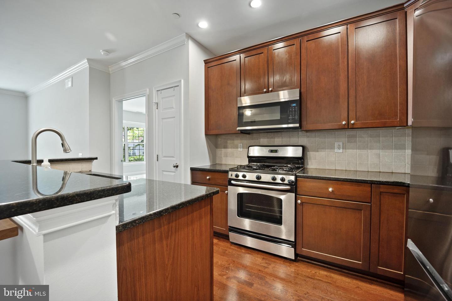 500 Admirals Way #106 Property Photo 5