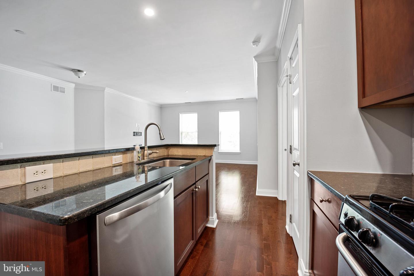 500 Admirals Way #106 Property Photo 6