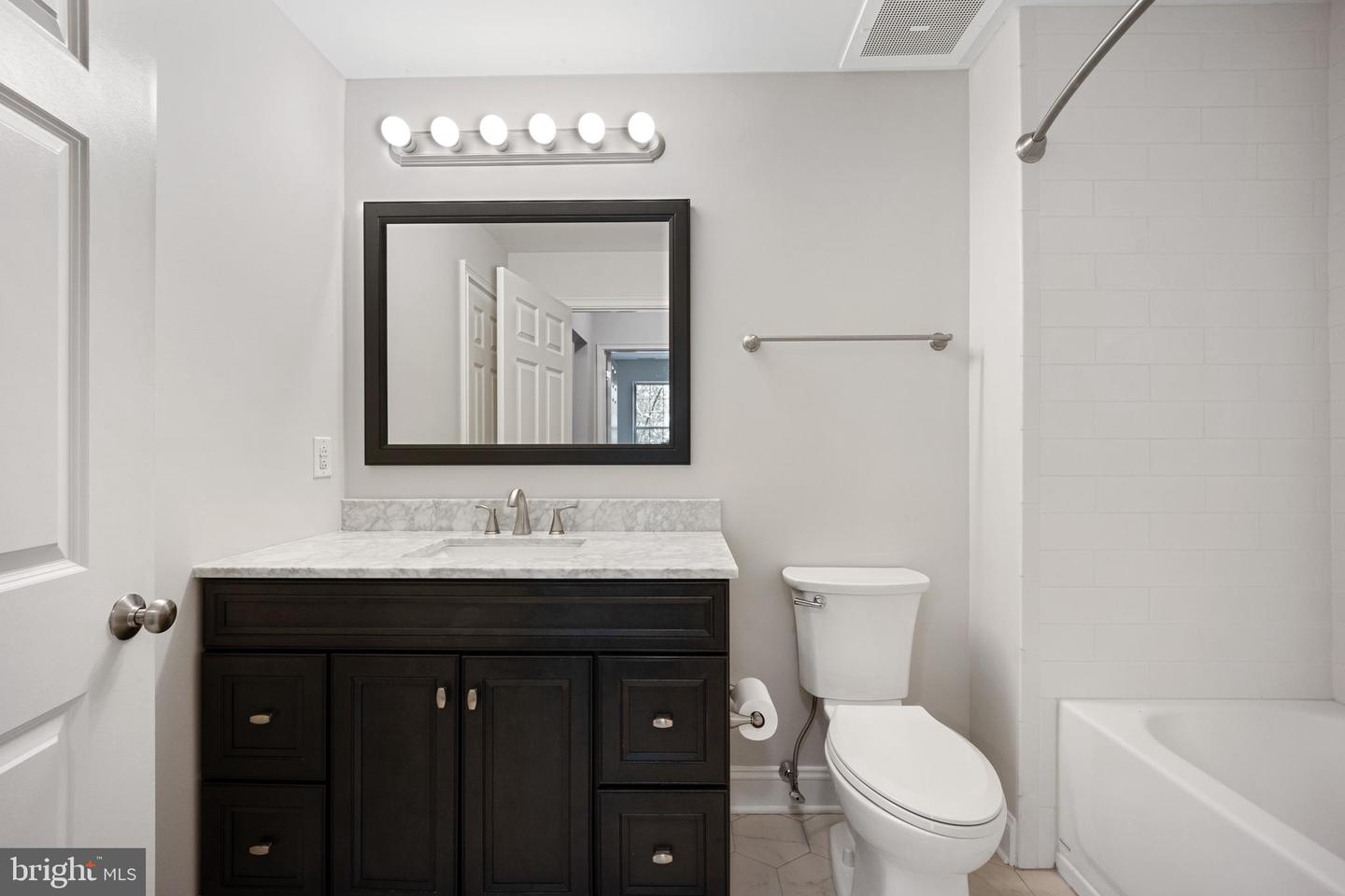500 Admirals Way #106 Property Photo 21