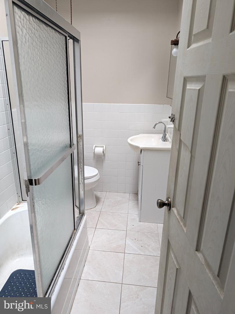 2642 68th St Property Photo 10