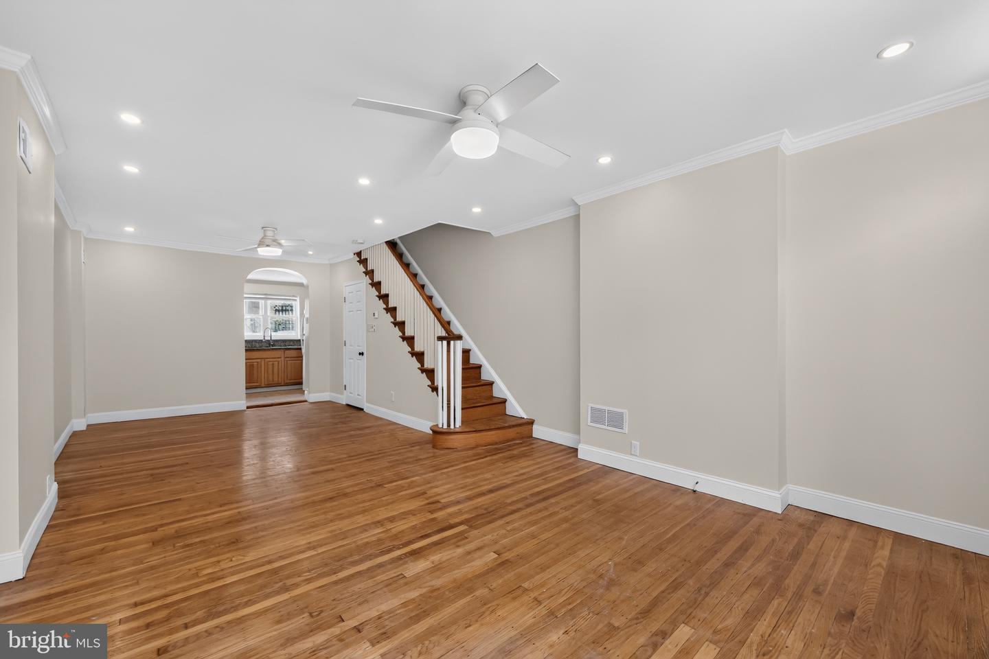 2043 S Darien St Property Photo 8