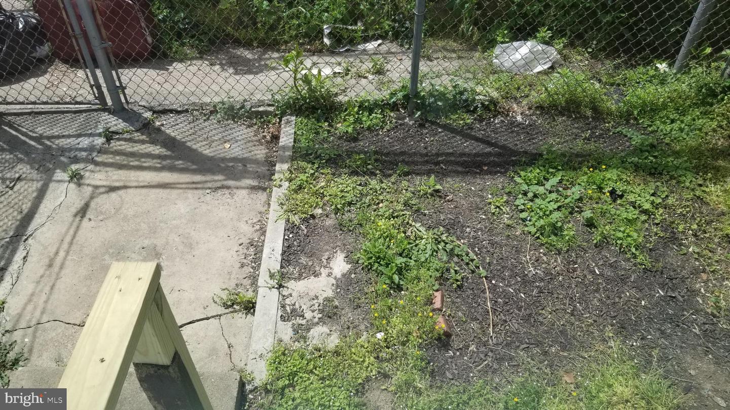 36 S Cecil St Property Photo 6