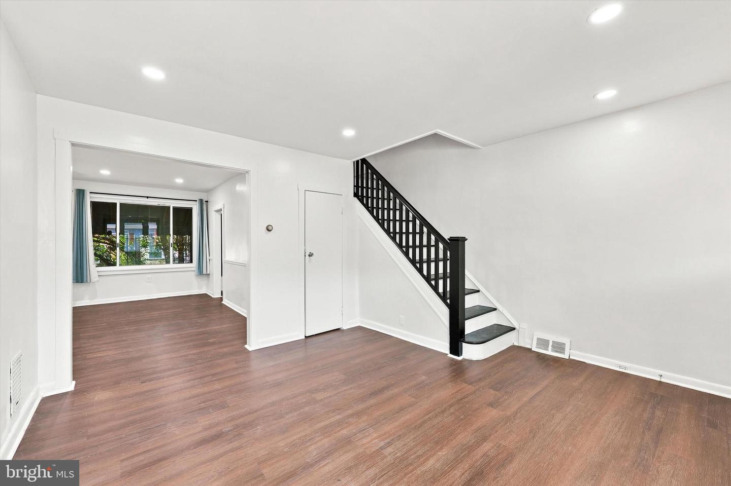 2550 Carroll St Property Photo 3