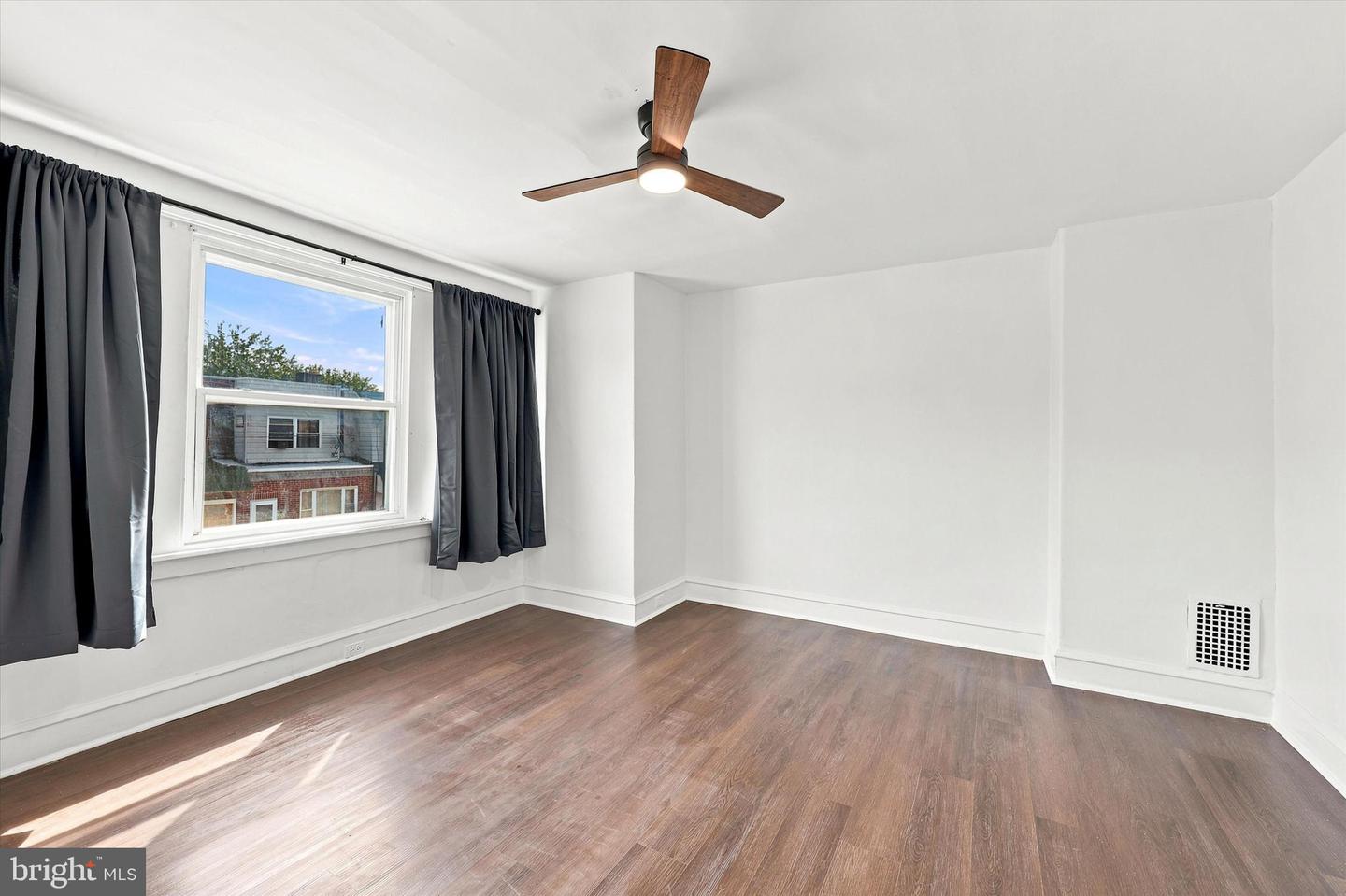 2550 Carroll St Property Photo 14