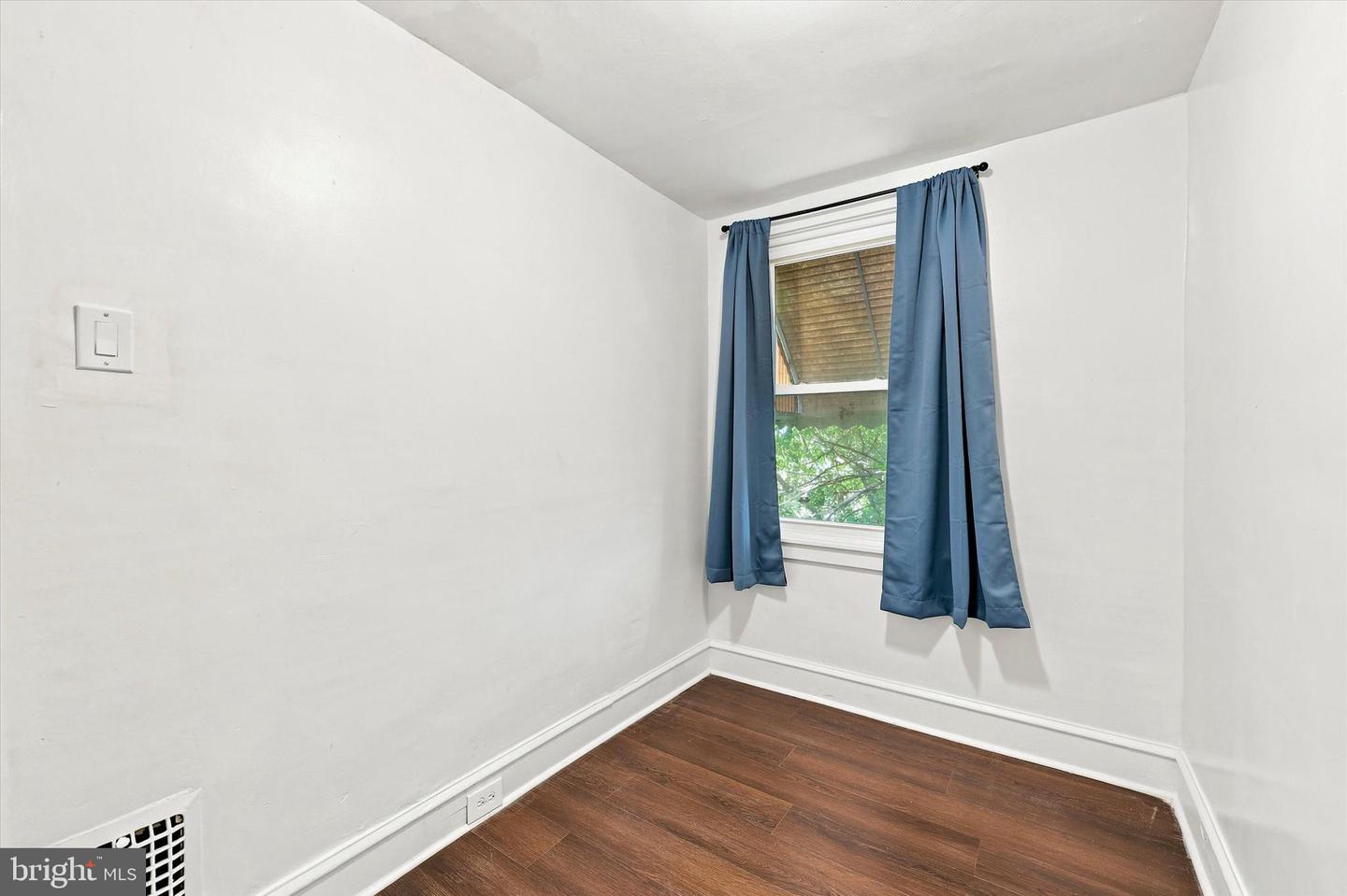 2550 Carroll St Property Photo 17