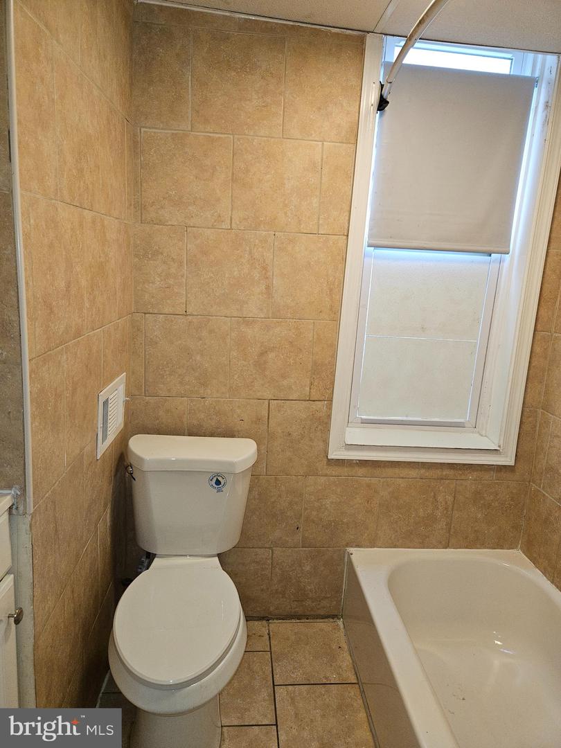 3050 N Sydenham St Property Photo 9