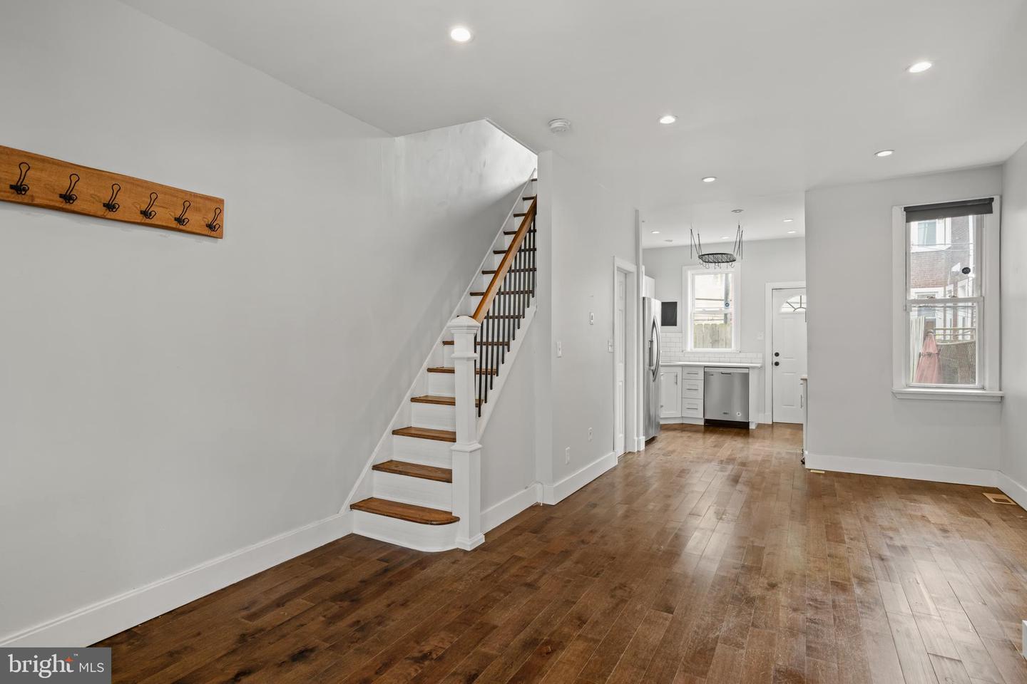 1457 N Corlies St Property Photo 5