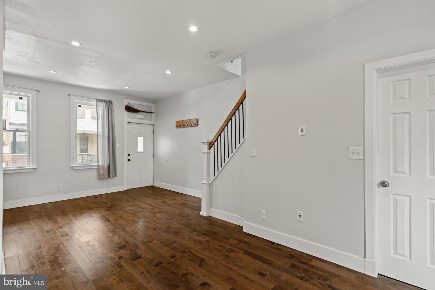1457 N Corlies St Property Photo 8