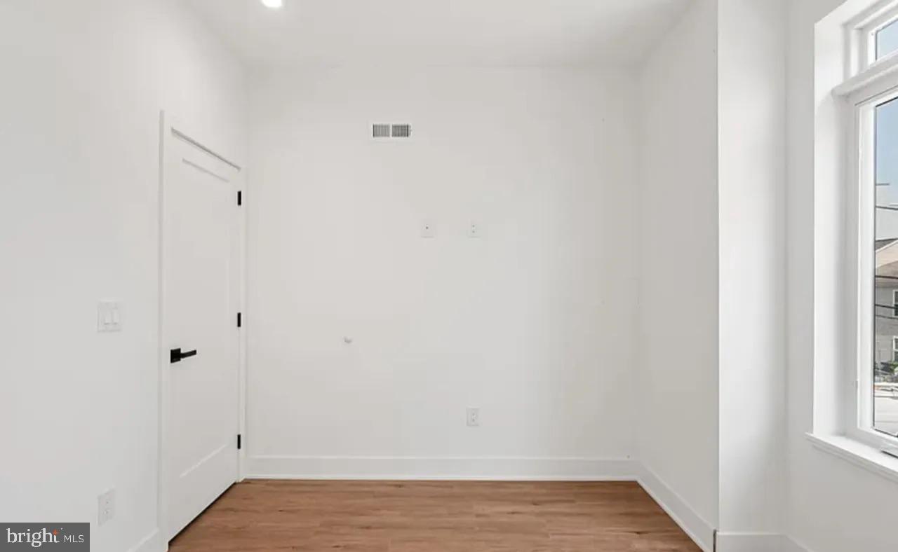 1518 N Darien St Property Photo 3