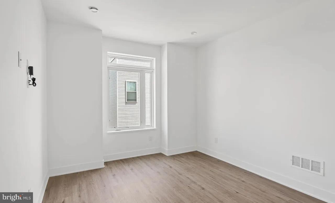 1518 N Darien St Property Photo 6