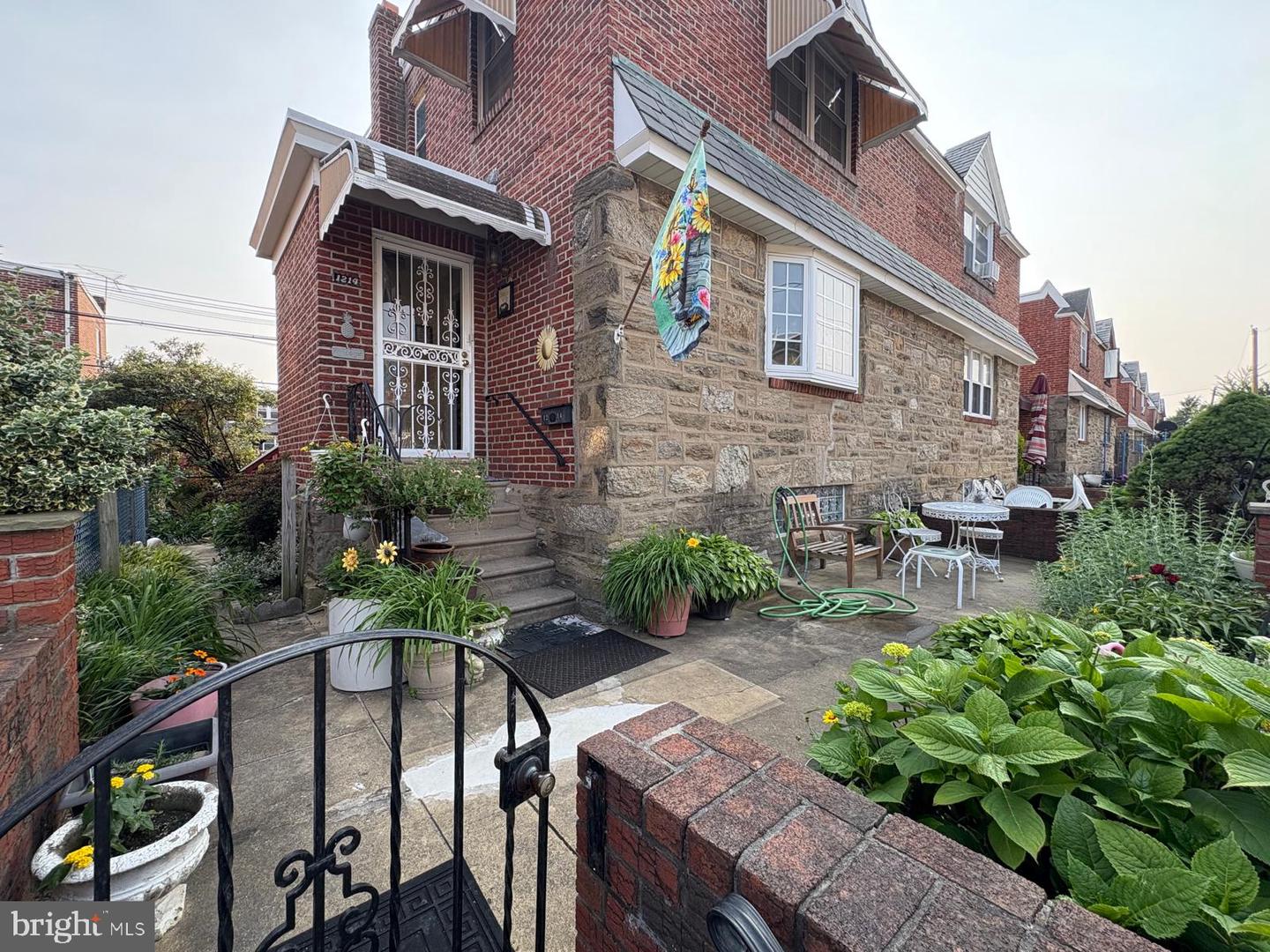 1214 Hale St Property Photo 1