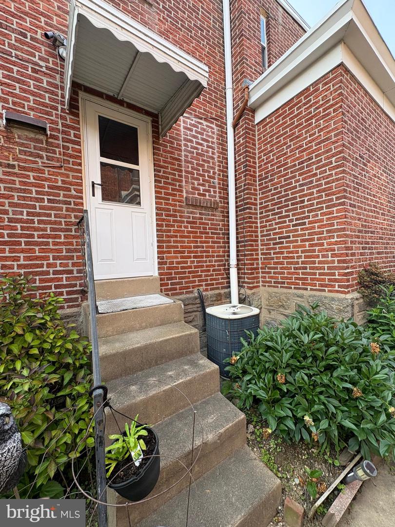 1214 Hale St Property Photo 3