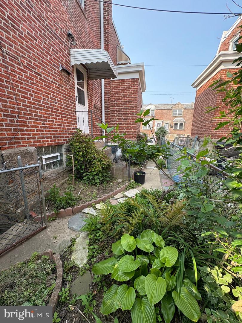 1214 Hale St Property Photo 6