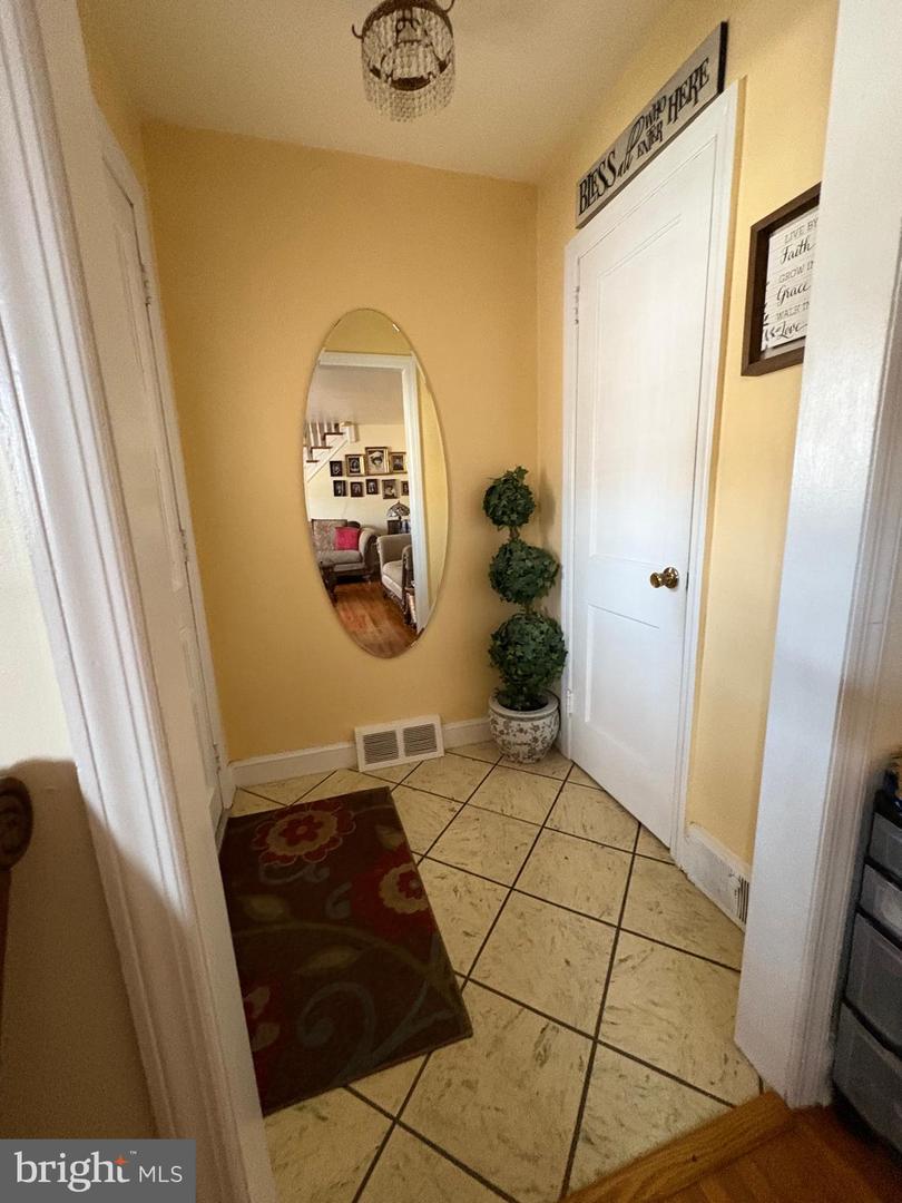 1214 Hale St Property Photo 8