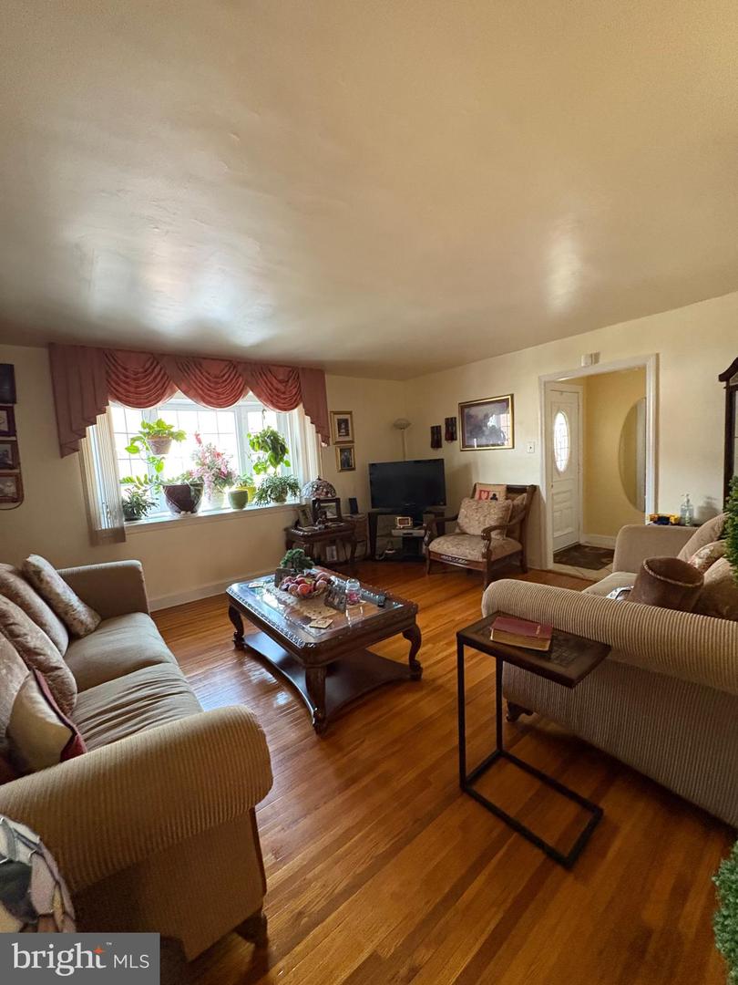 1214 Hale St Property Photo 10