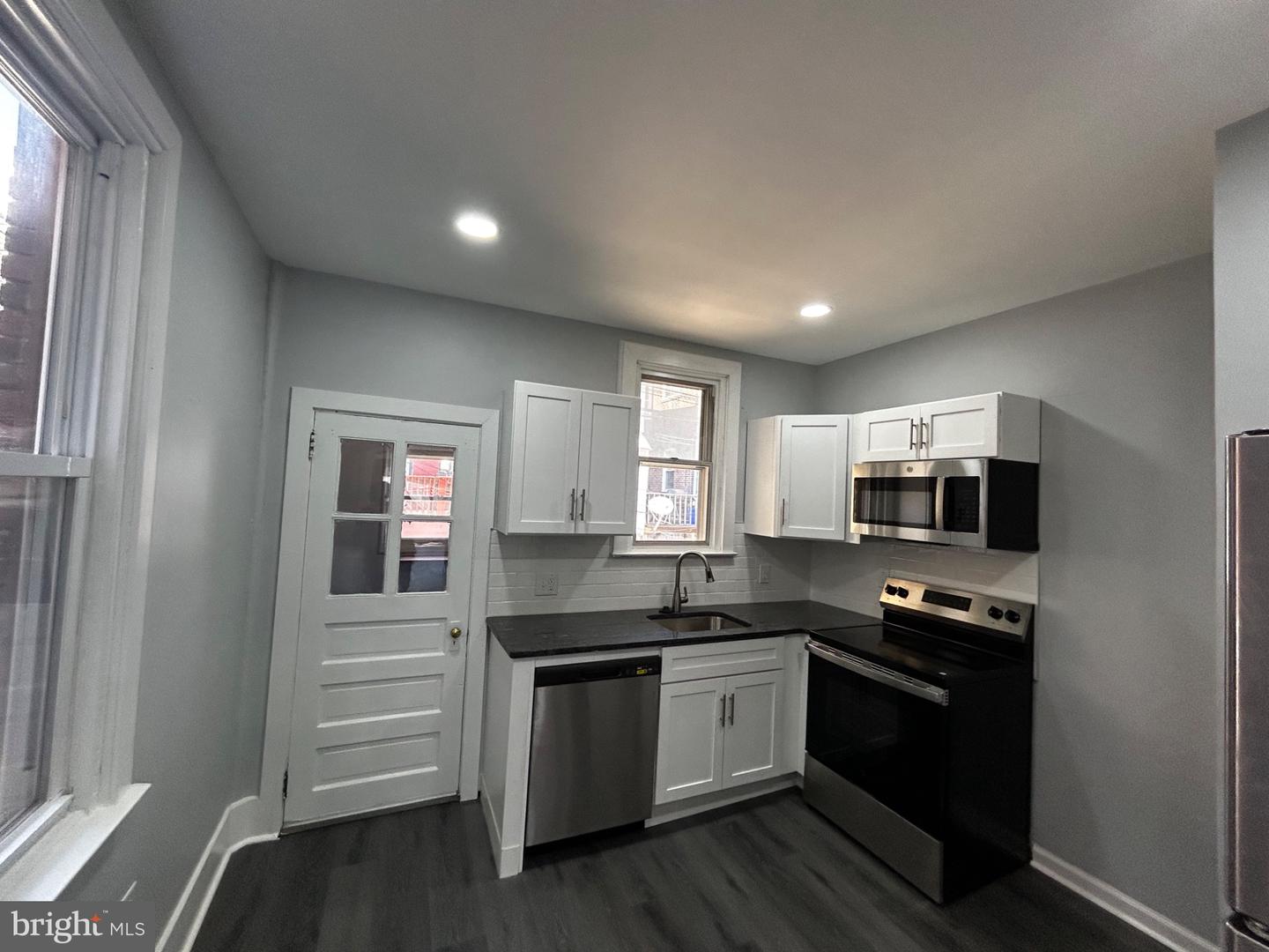 5415 W Montgomery Ave Property Photo 17