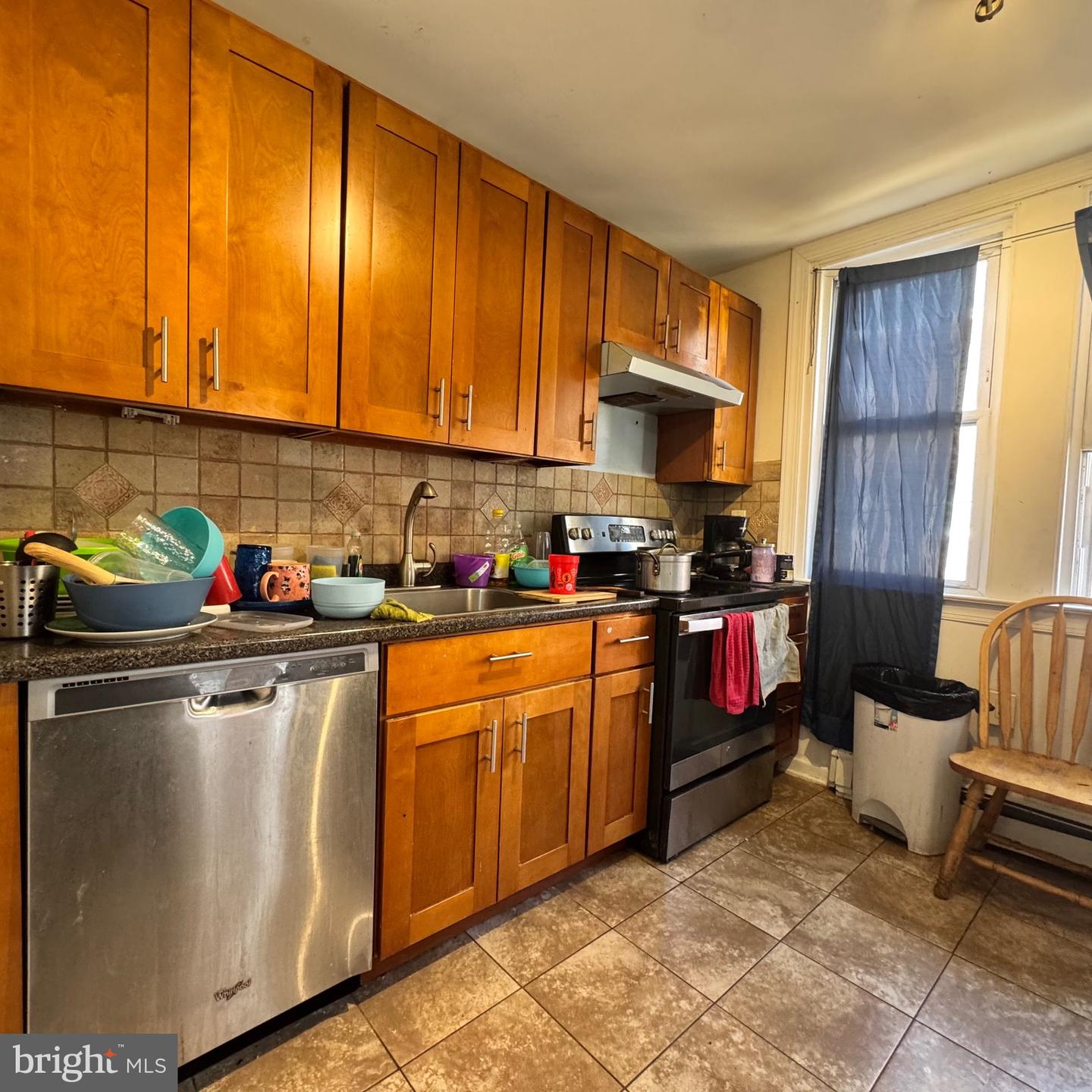 4159 Gilham St Property Photo 5