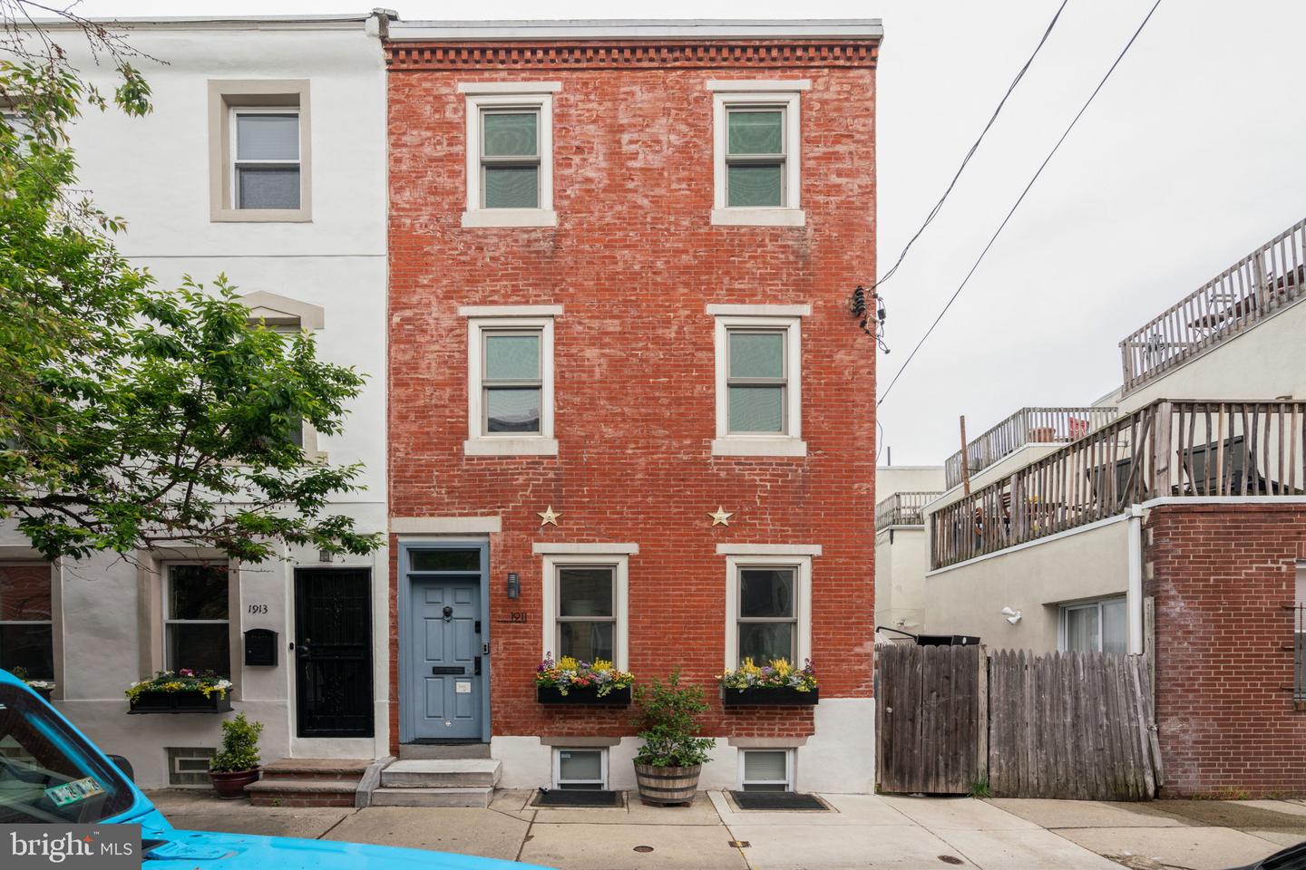 1911 Pemberton St Property Photo 1