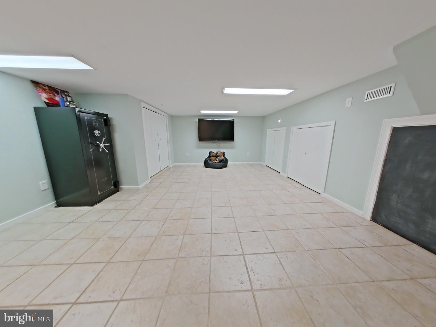 2671 Almond St Property Photo 33