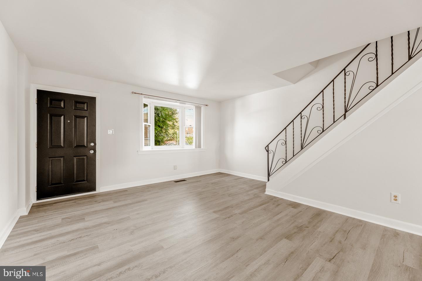 8713 Jackson St Property Photo 2