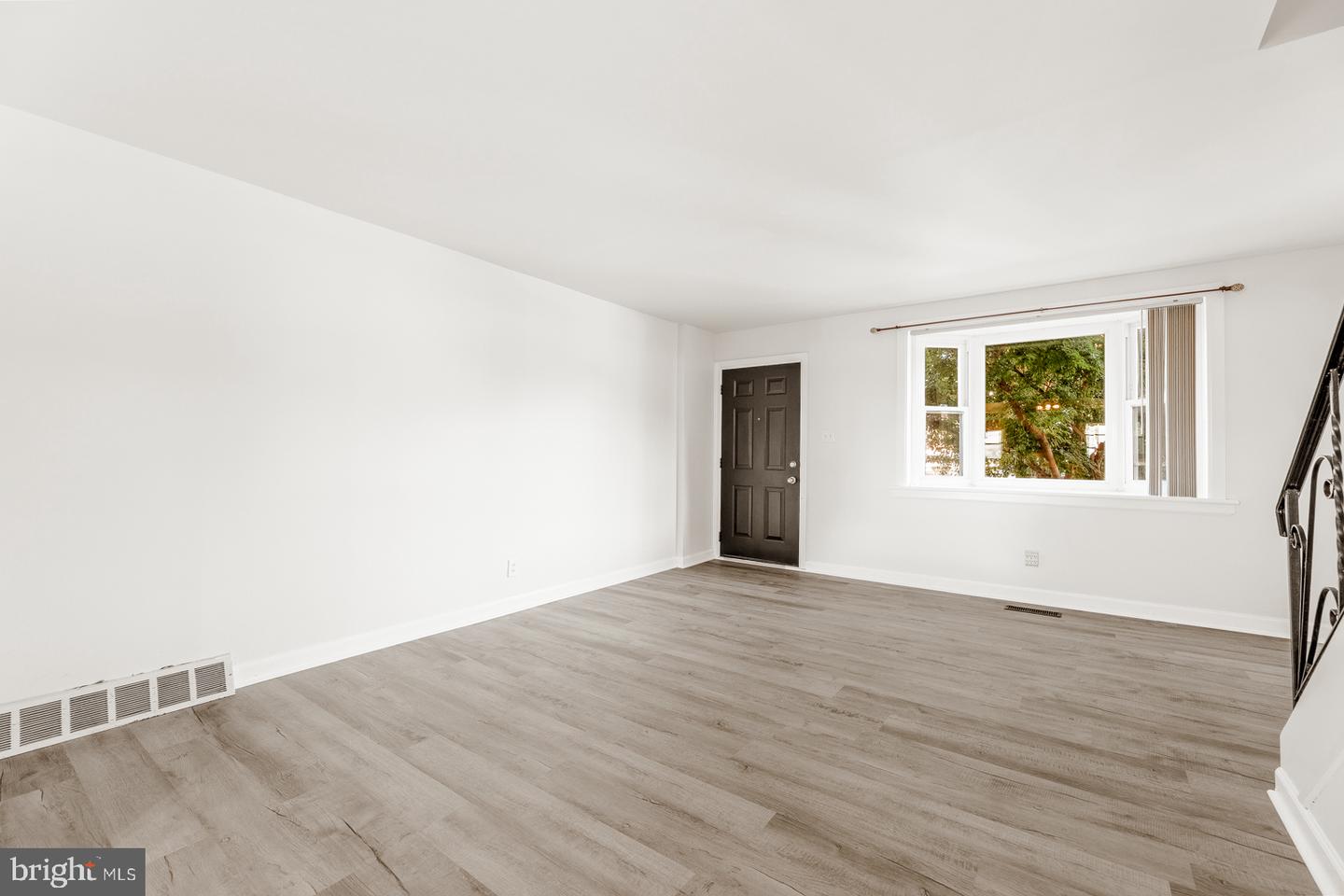 8713 Jackson St Property Photo 3
