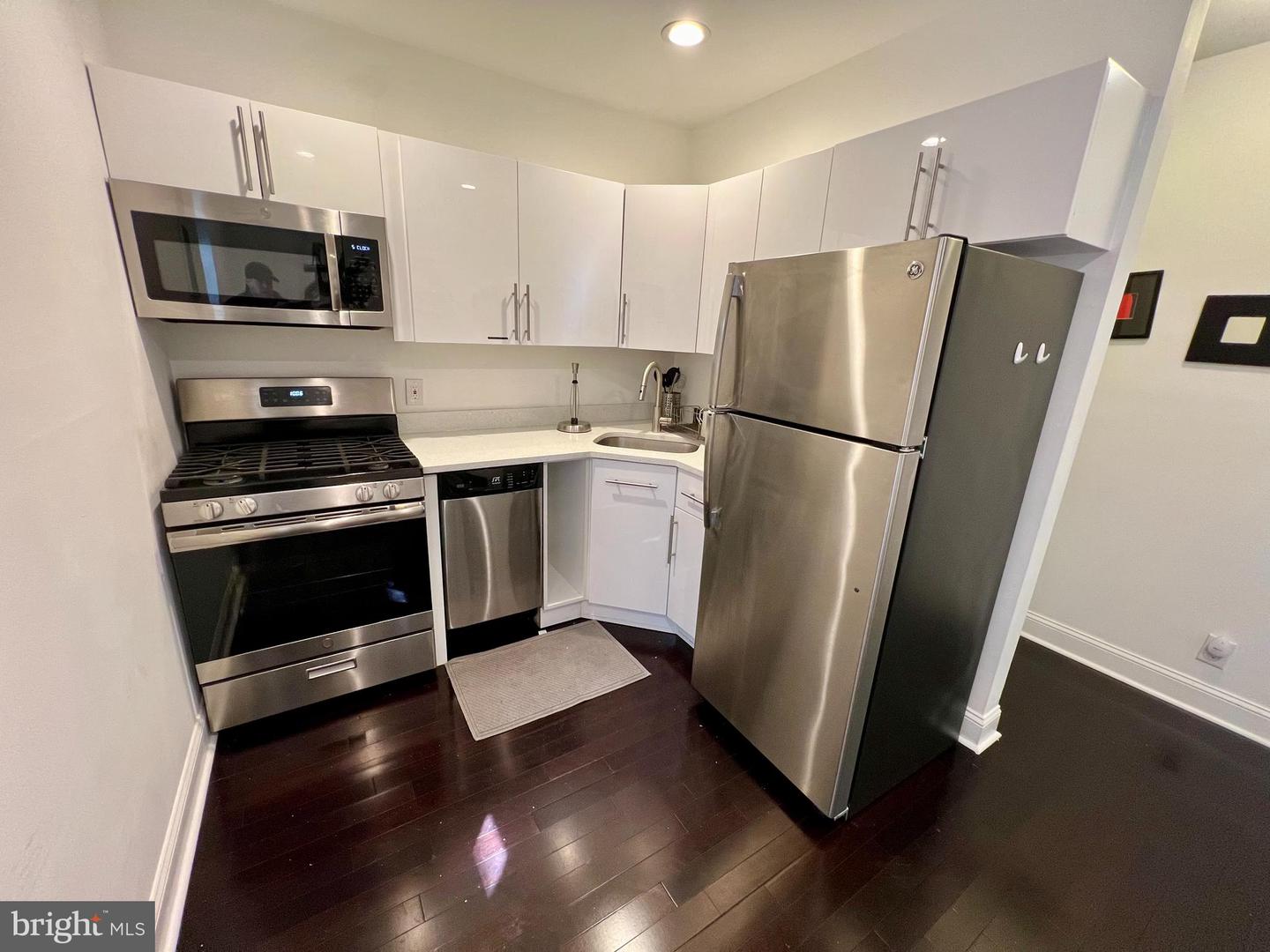 1839 N 33rd St #unit 2r Property Photo 5