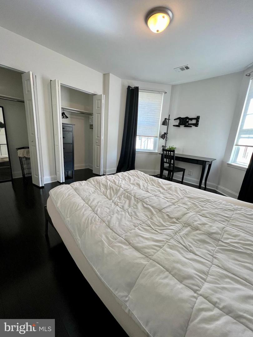 1839 N 33rd St #unit 2r Property Photo 8