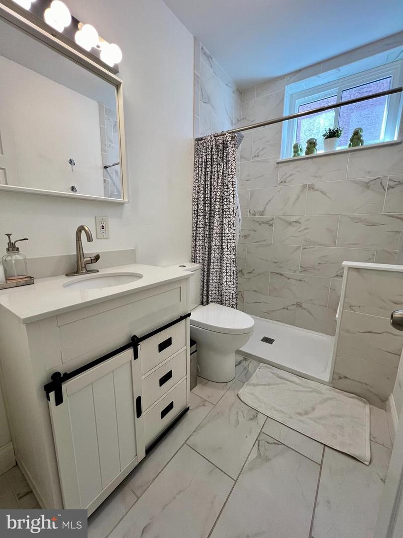 1839 N 33rd St #unit 2r Property Photo 9