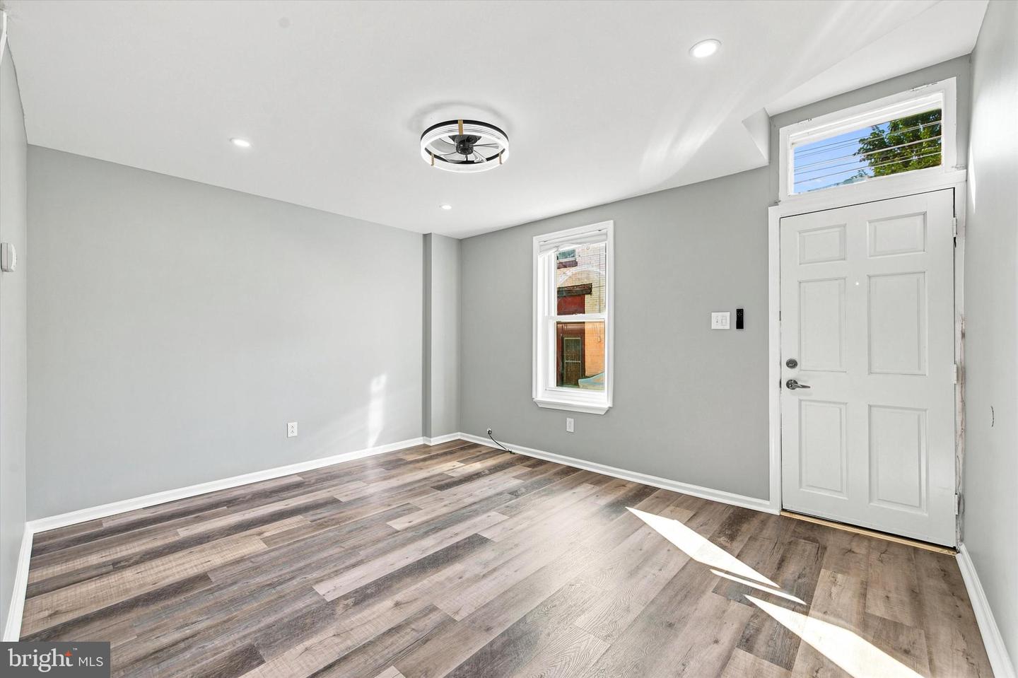 2645 Webb St Property Photo 4