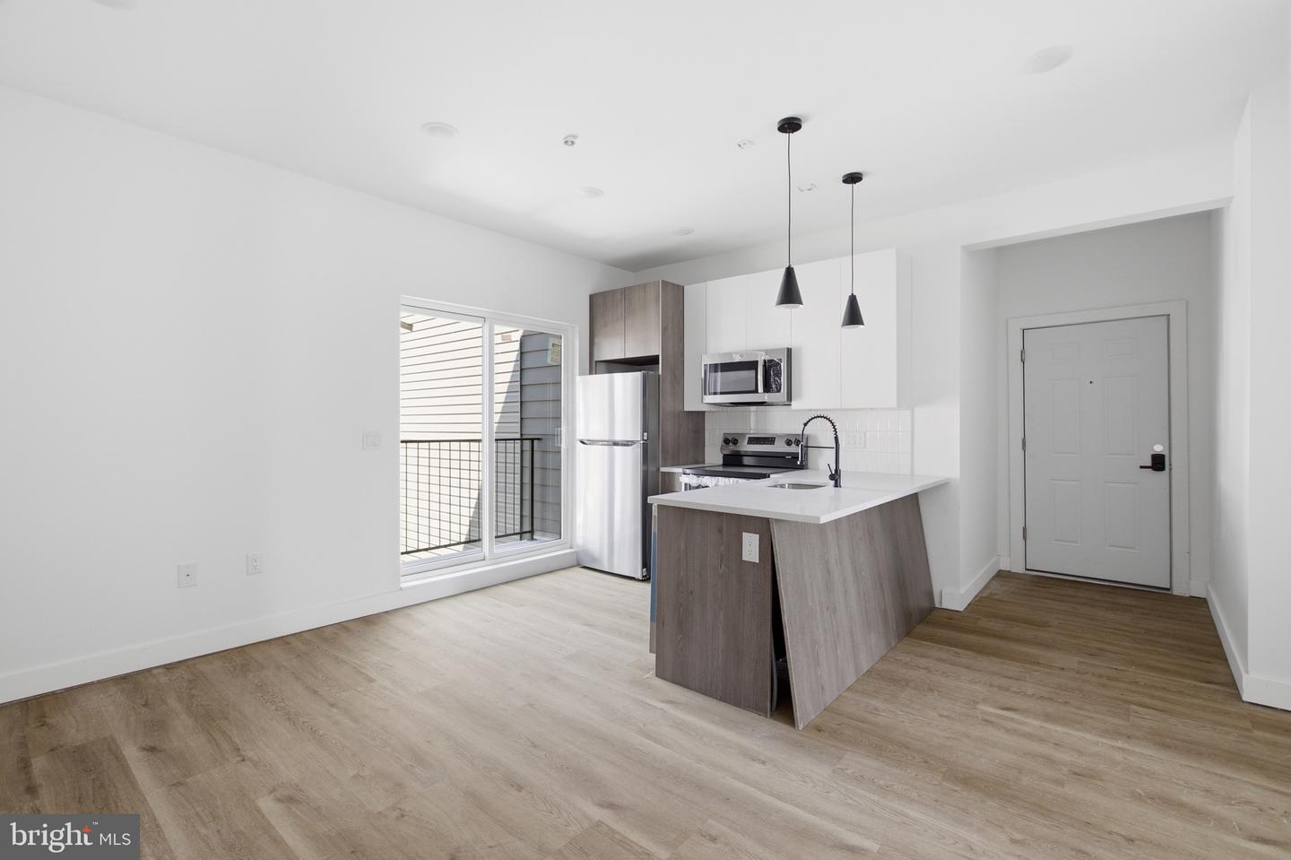613 N Brooklyn St #9 Property Photo 2