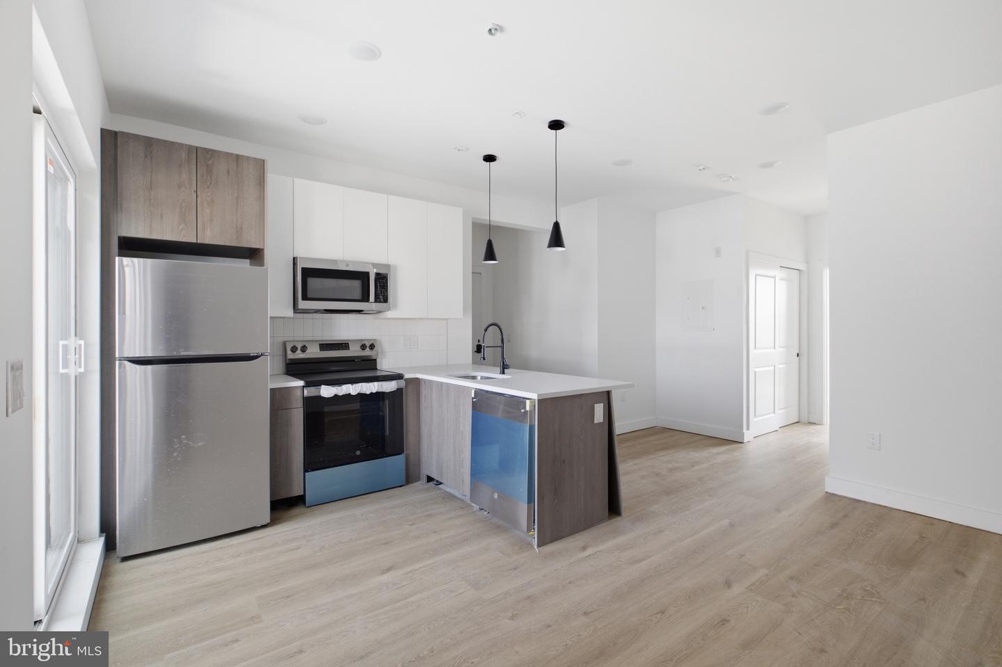 613 N Brooklyn St #9 Property Photo 3