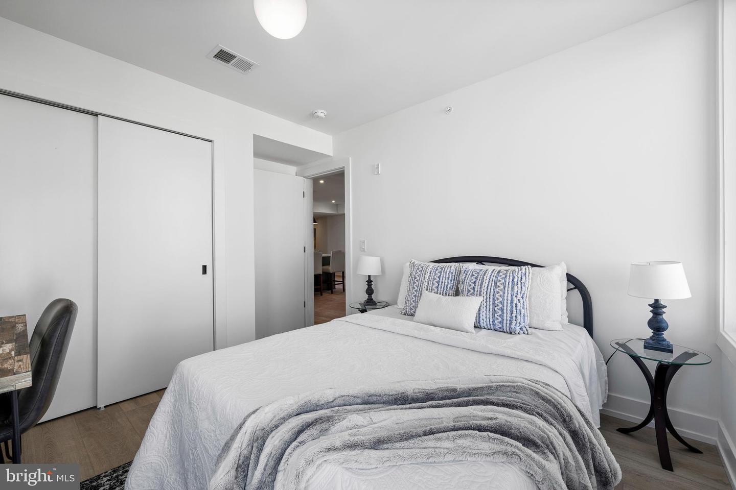 5200-10 Chester Ave #408 Property Photo 8