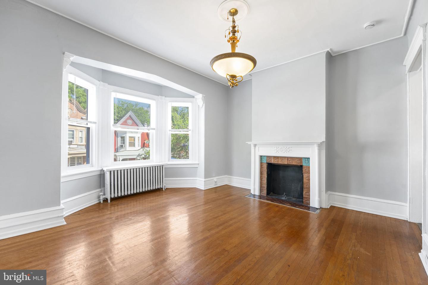 246 W ABBOTTSFORD AVE Property Photo 1