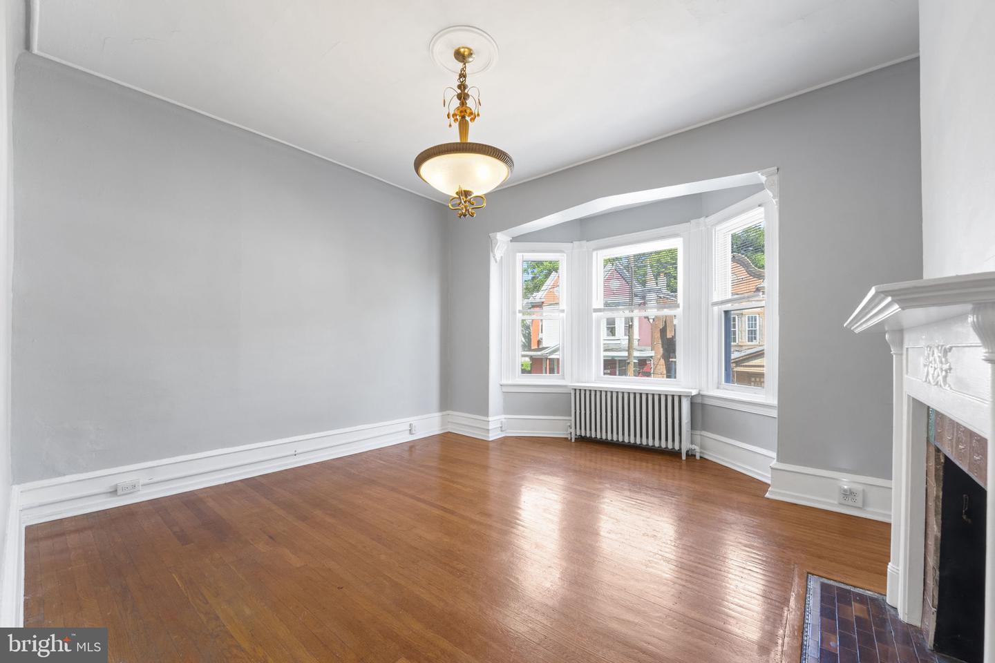 246 W Abbottsford Ave Property Photo 3