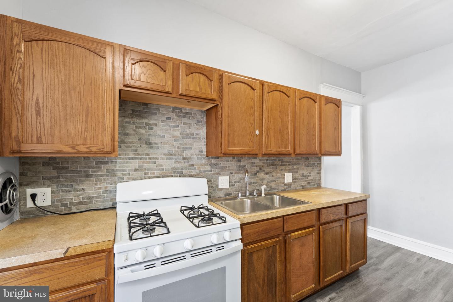 246 W Abbottsford Ave Property Photo 11