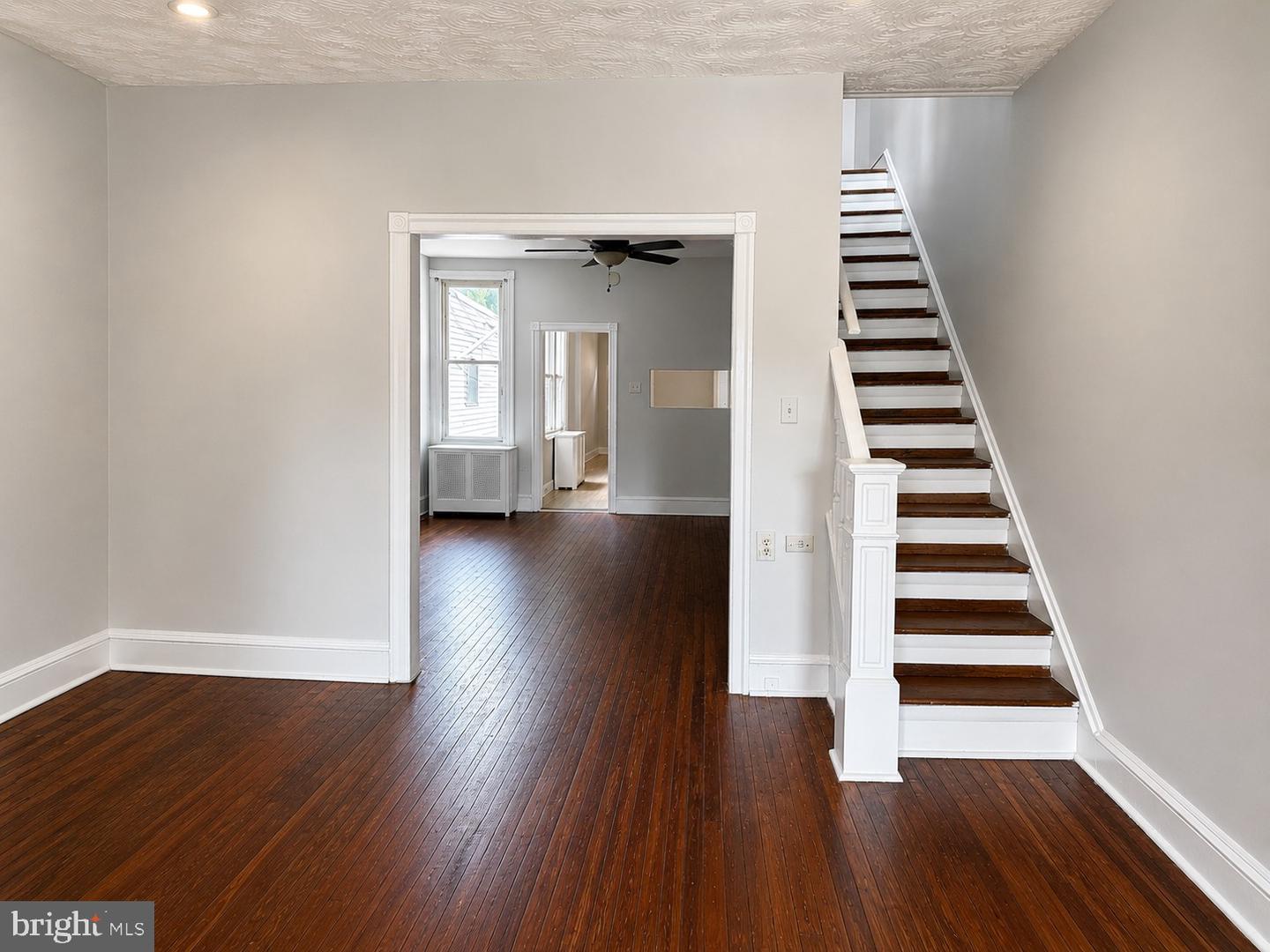 4341 Benner St Property Photo 2