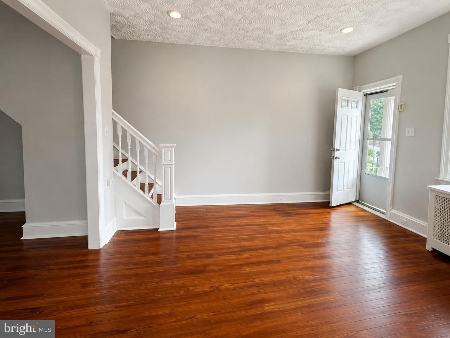 4341 Benner St Property Photo 5