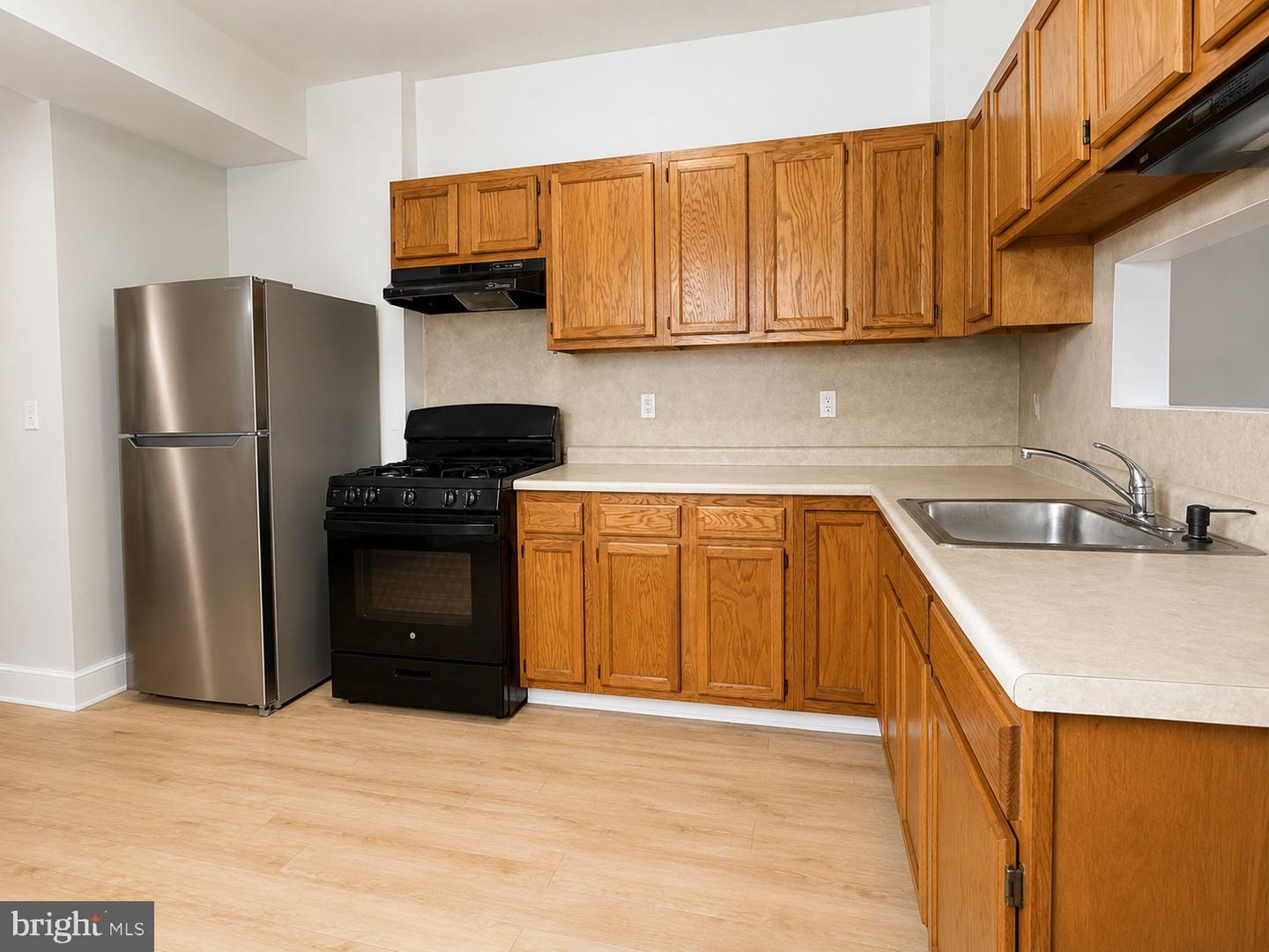 4341 Benner St Property Photo 7