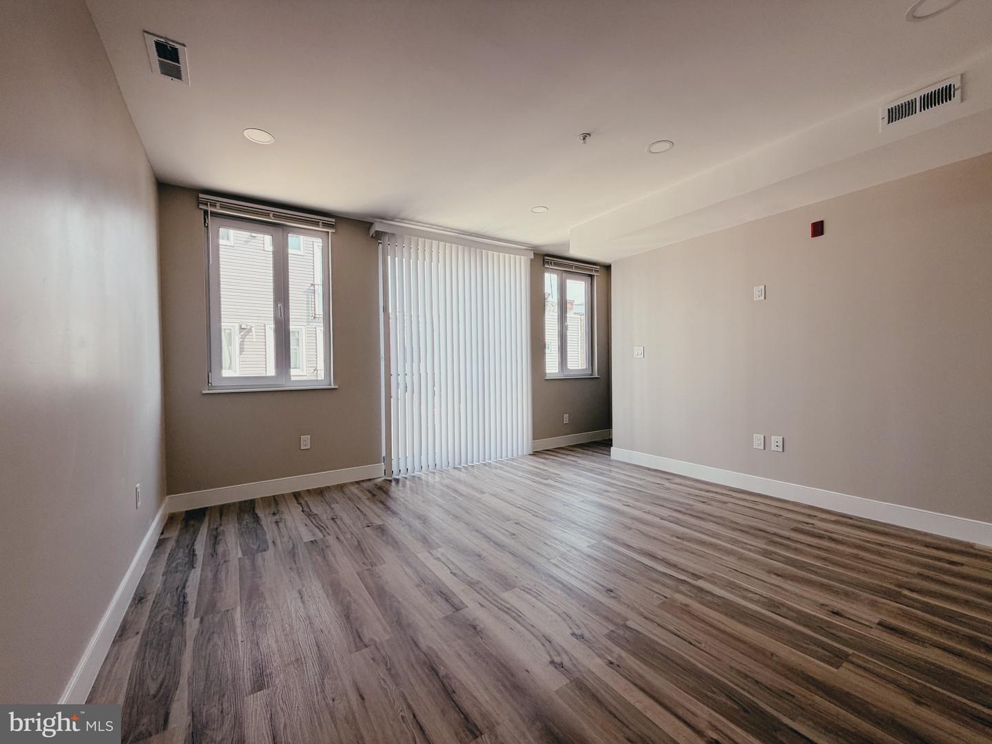 2720 W Thompson St #unit H Property Photo 2