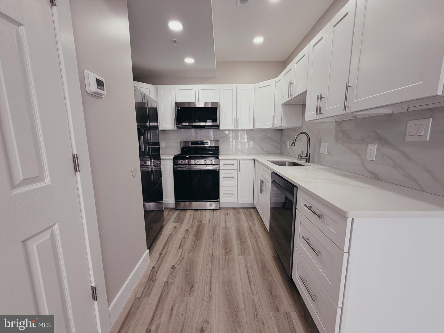 2720 W Thompson St #unit H Property Photo 3