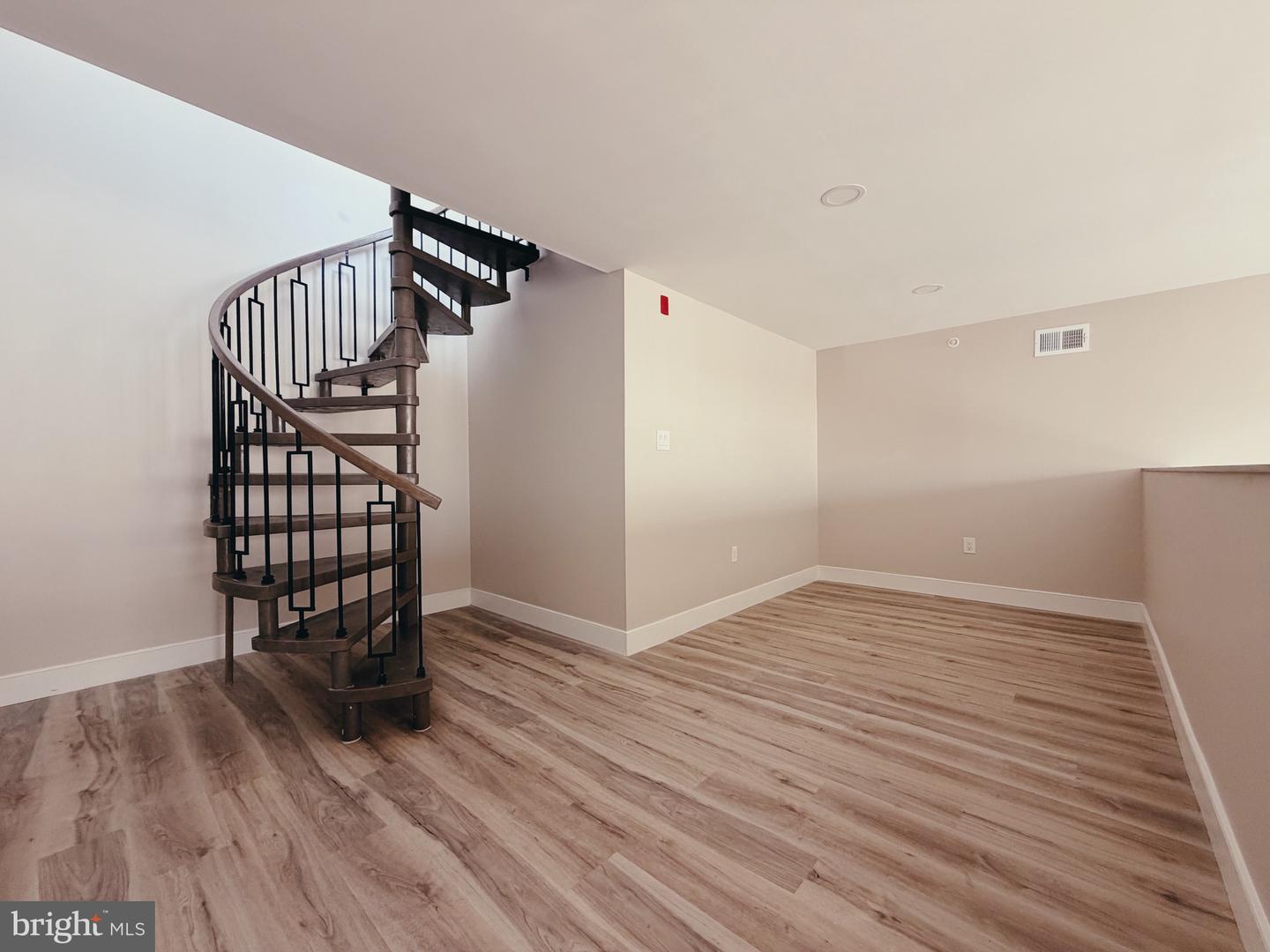 2720 W Thompson St #unit H Property Photo 8