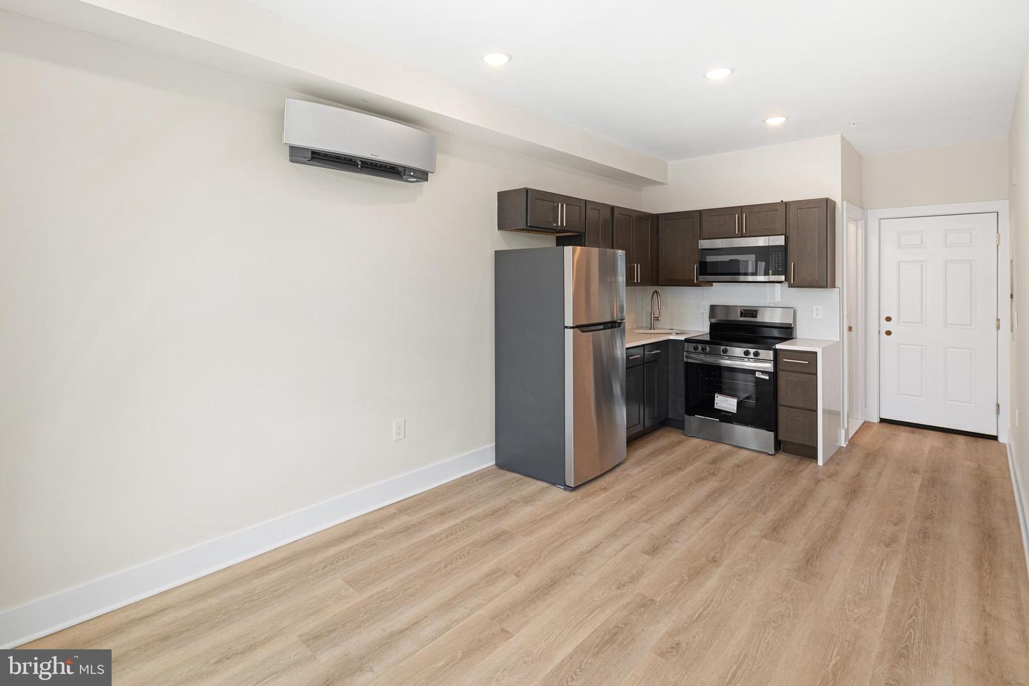 5217-1/2 Warren St #2 Property Photo 1