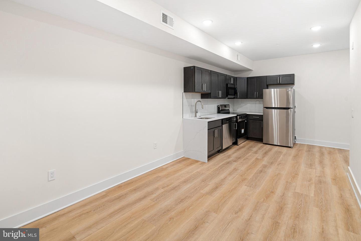 5217-1/2 Warren St #3 Property Photo 1