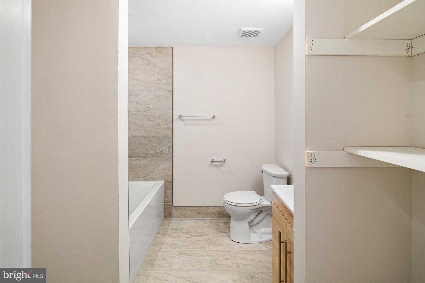 5217-1/2 Warren St #3 Property Photo 6
