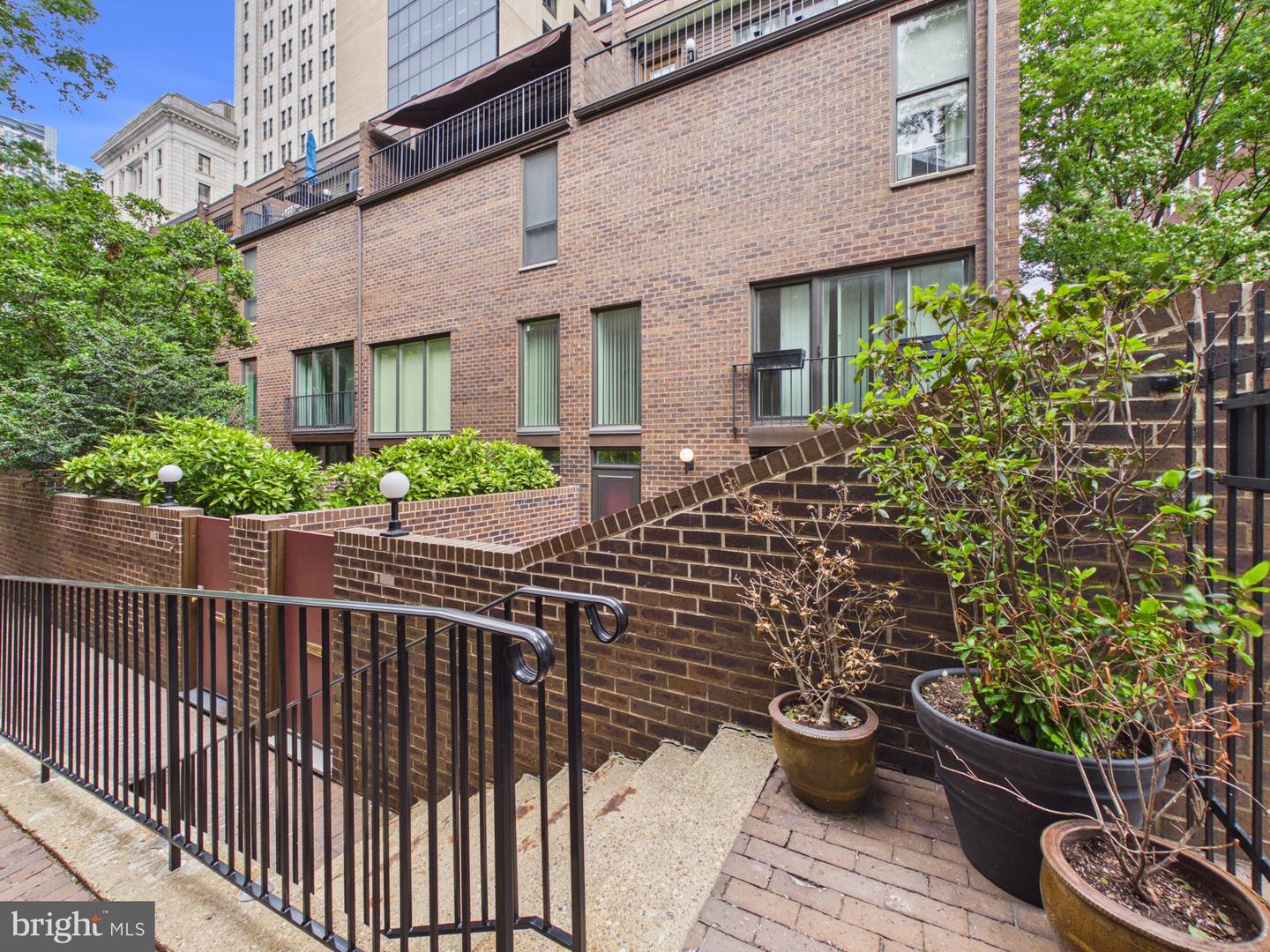 ST JAMES CT #1 Property Photo 1